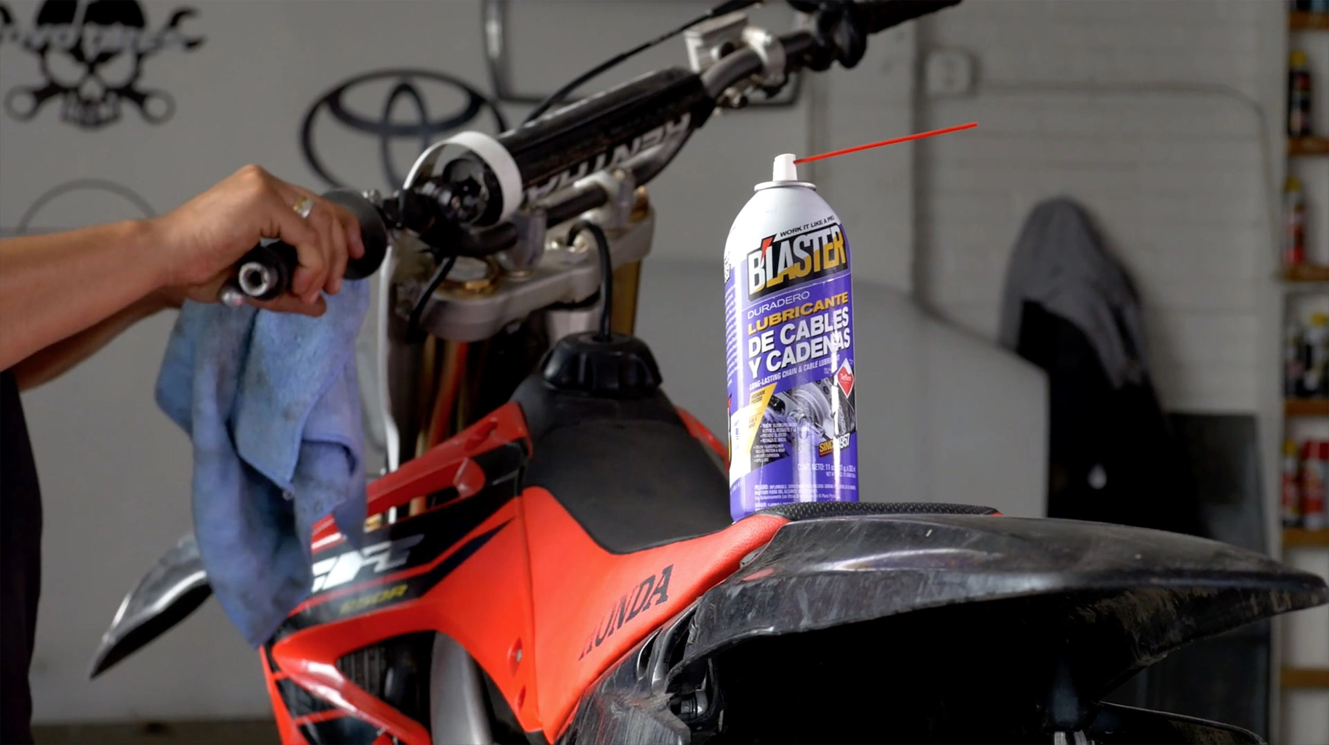 B'laster Long-Lasting Chain and Cable Lubricant - 311g5 B'laster Long-Lasting Chain and Cable Lubricant - 311g4